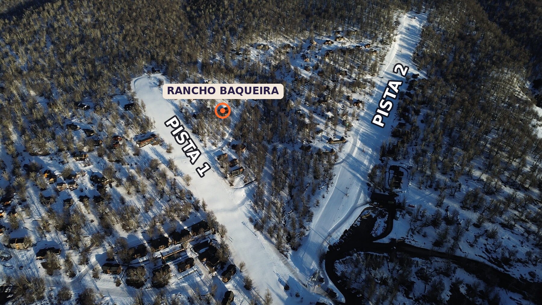A pocos metros de la pista — la ubicación de la cabaña, con el acceso al T-Bar a la vista