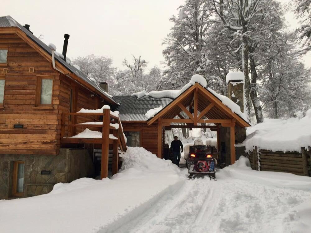 El transporte del barrio llegando a la cabaña tras una gran nevada