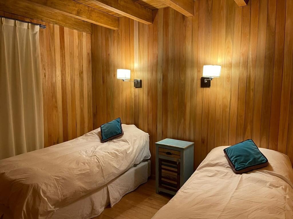 Habitación 1 con dos camas individuales — con cama carro debajo, opción de 3 huéspedes