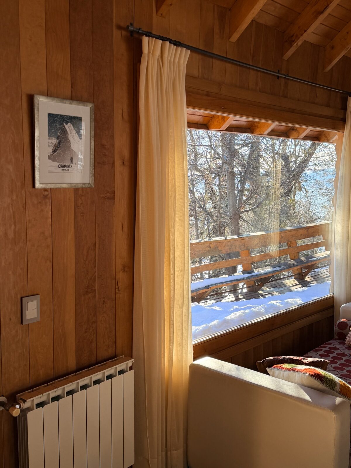 Detalle del living con lámina de Chamonix